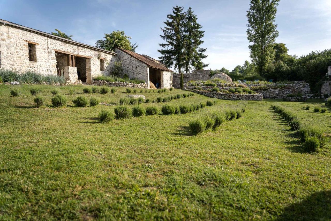 Les Bories En Champagne * Montlevon